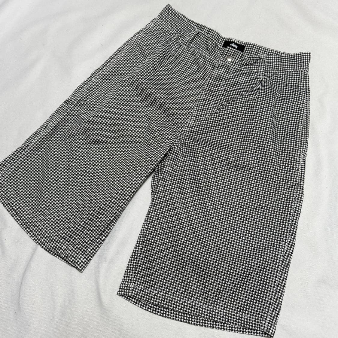 스투시 하운즈투스 패턴 하프팬츠 상품이미지1