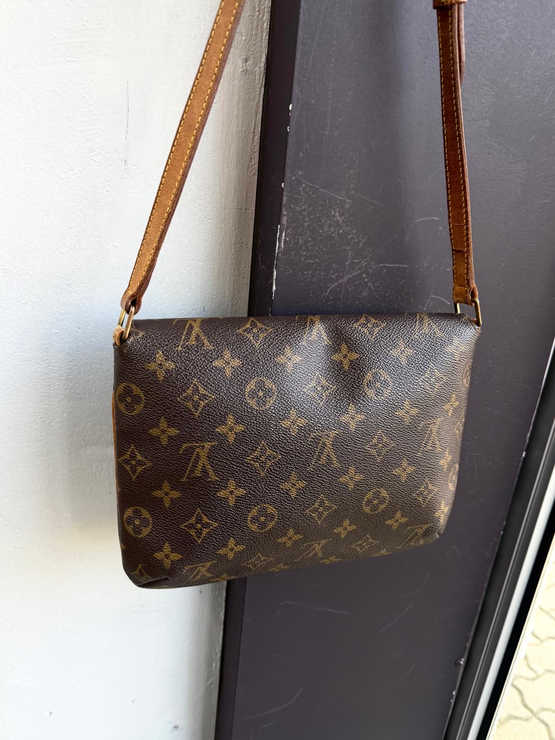 루이비통 뮤젯탱고 모노그램 숄더백 상품이미지7