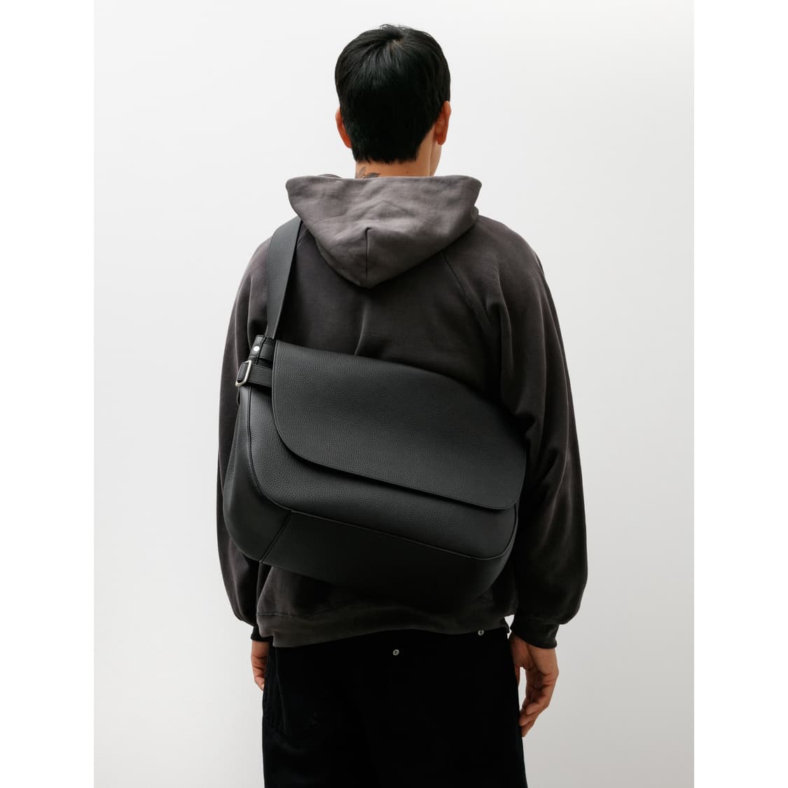 25aw L.HEFNER LEATHER POSTMAN BAG 상품이미지1