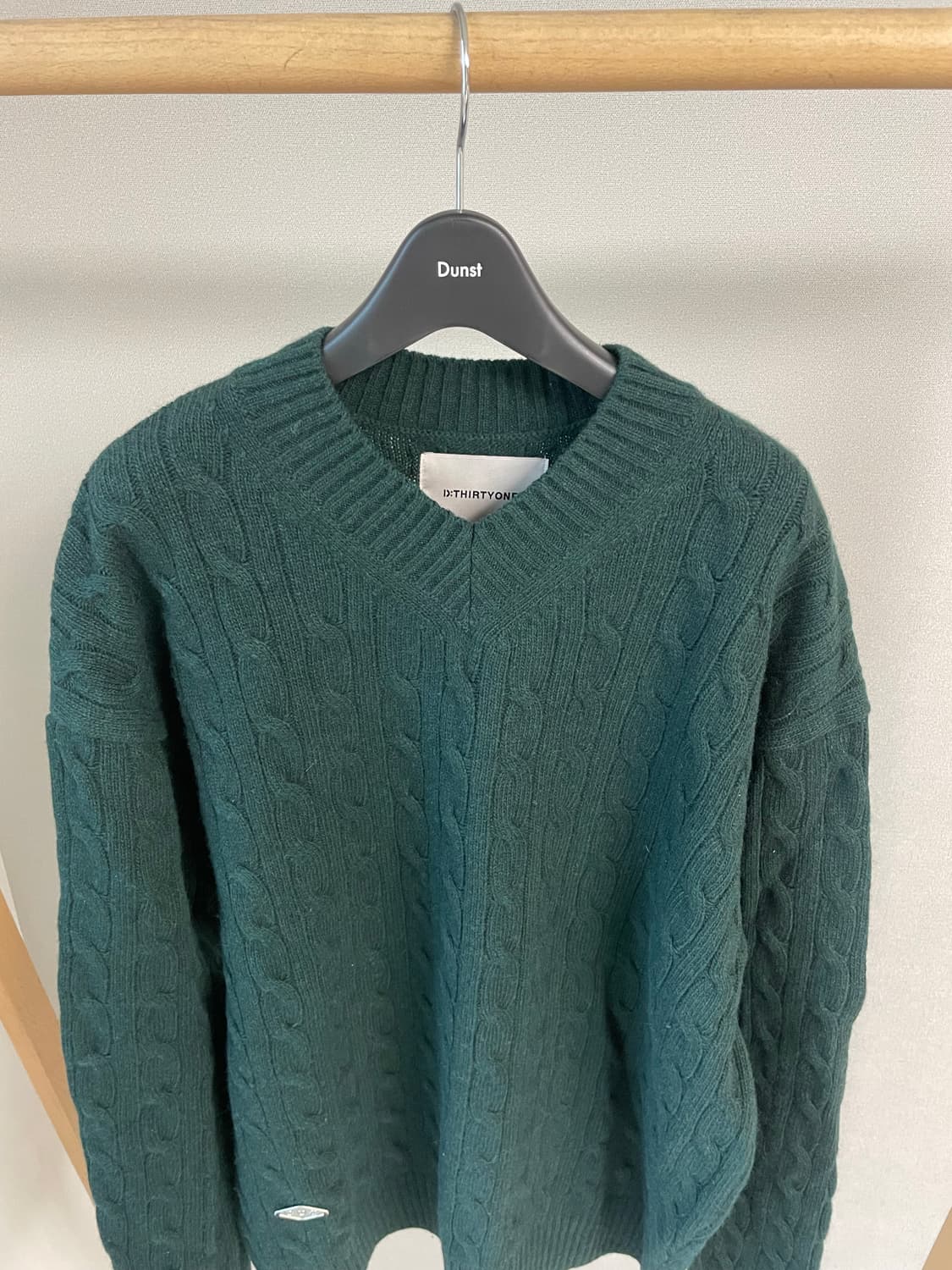 디써티원 브이넥 니트(그린) 상품이미지2