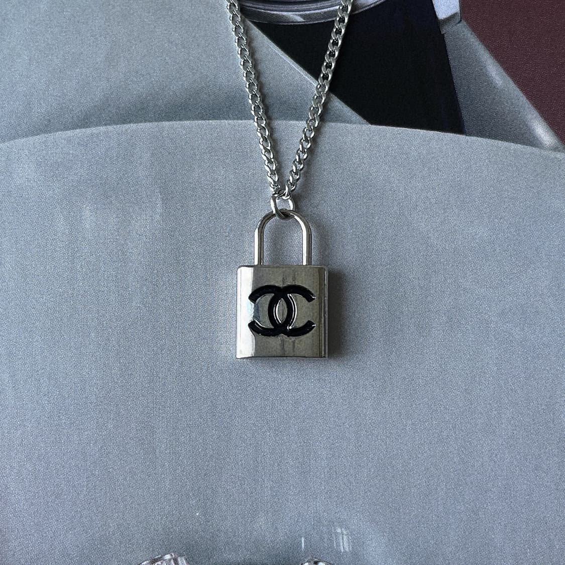 샤넬 정품 패드락 목걸이 (자물쇠 실버 펜던트 업사이클링) 상품이미지2