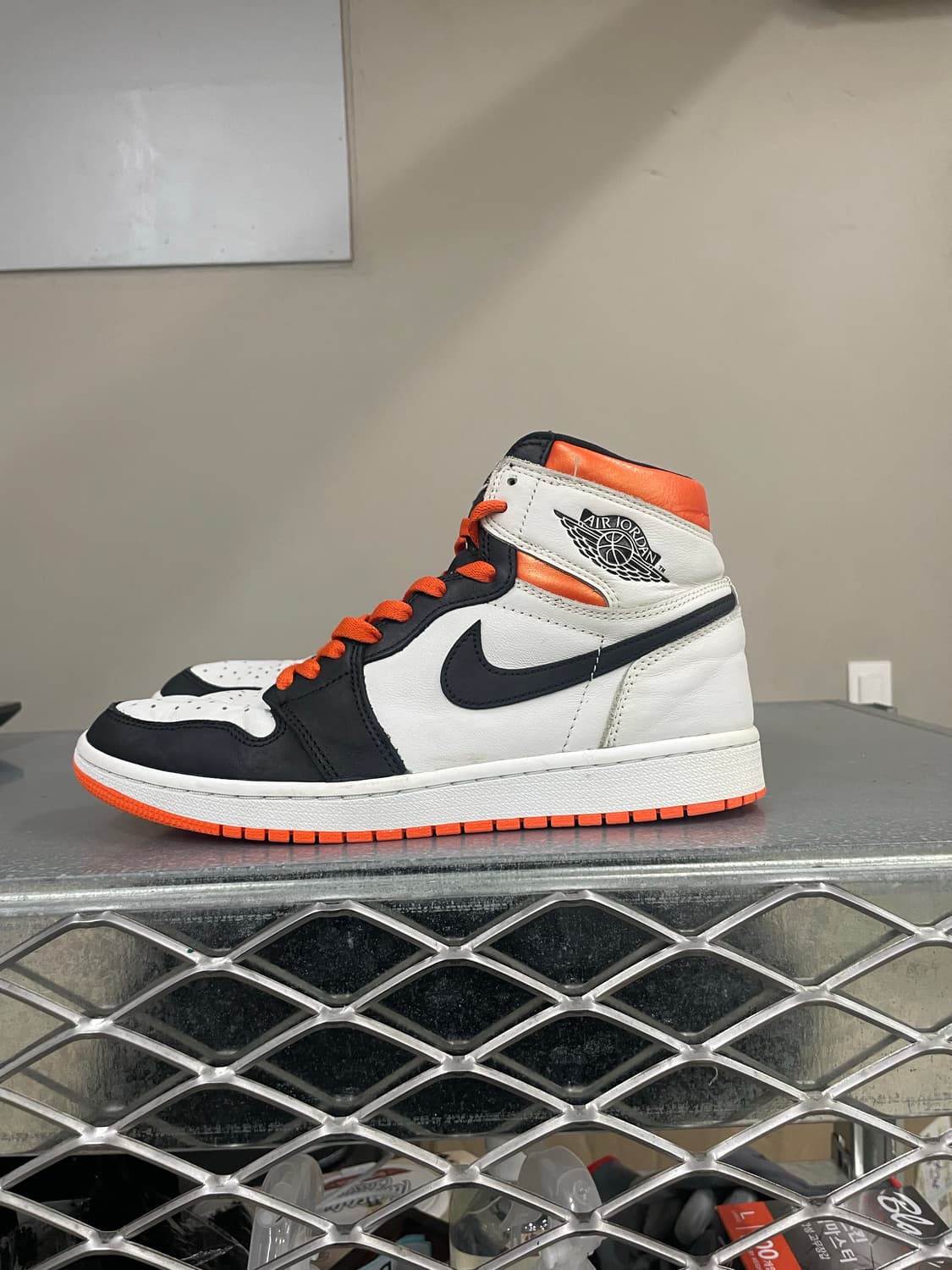 나이키 에어 조던 1 레트로 하이 OG 일렉트로 오렌지 270 상품이미지1