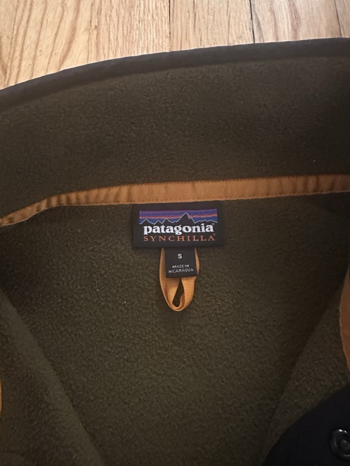 20s 파타고니아 신칠라 스냅-T 카키/블랙 상품이미지3