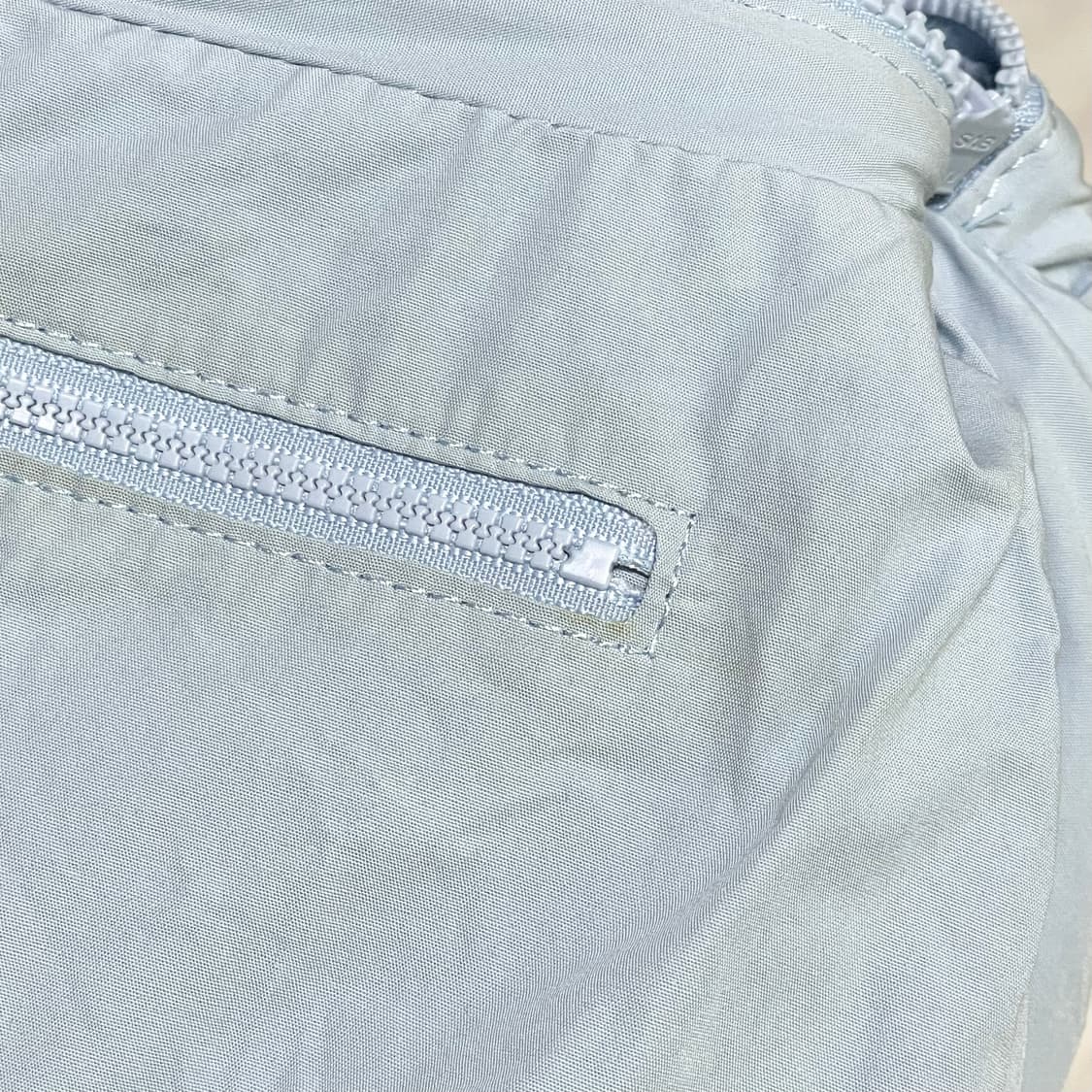 코스 퀼티드 미니 구름백 라이트 블루 상품이미지5