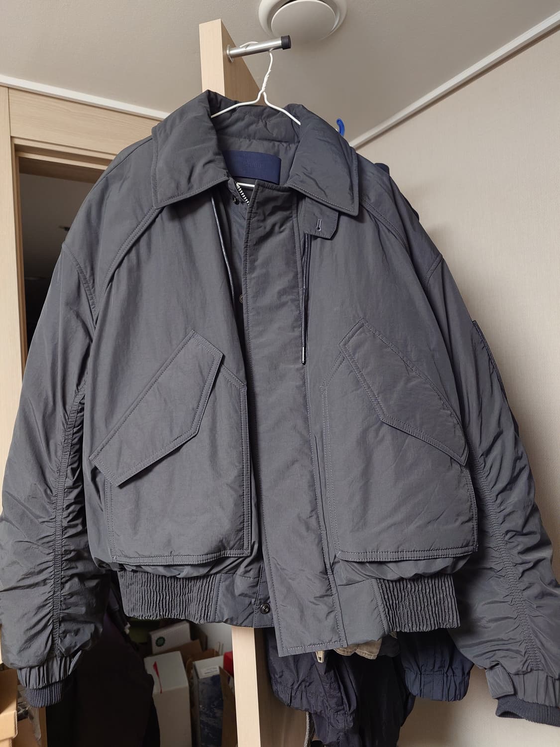 [46] 준지 나일론 스탠카라 구스 다운 패딩 그레이 상품이미지1