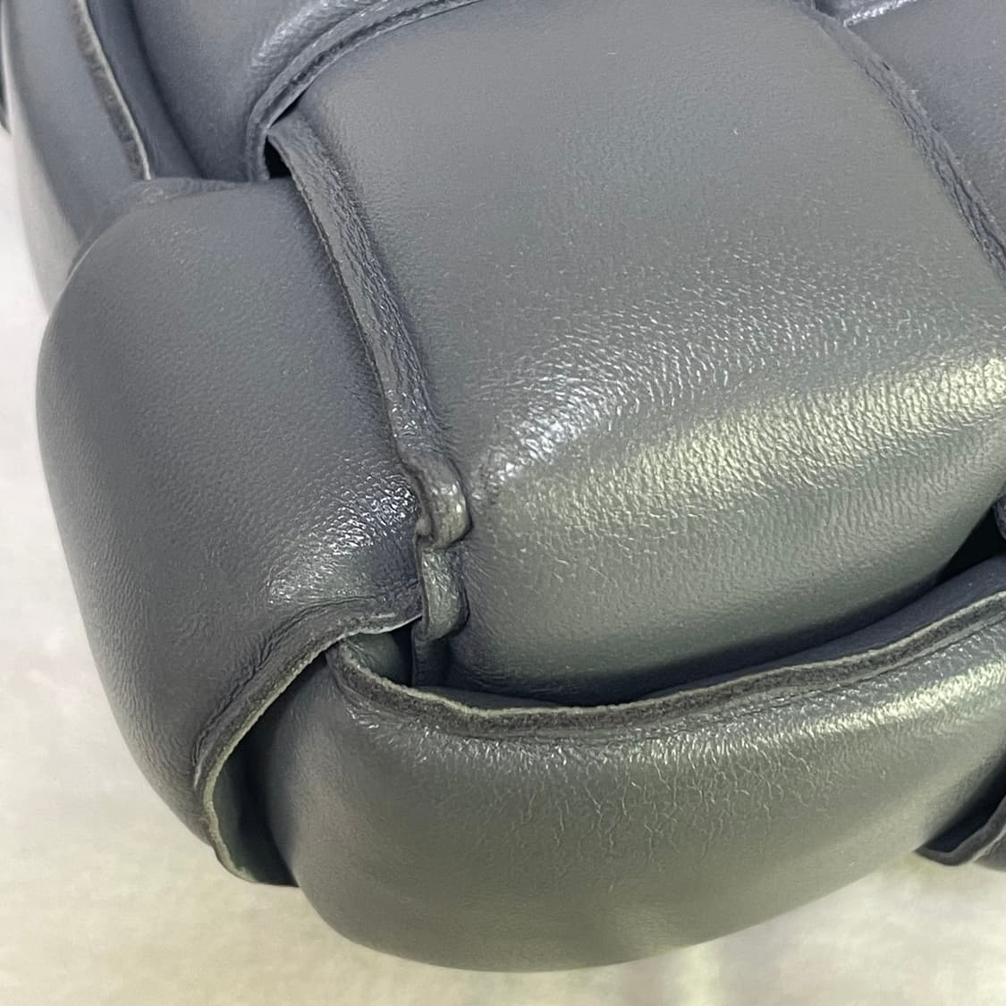 보테가베네타 패디드 카세트백(썬더) 상품이미지9