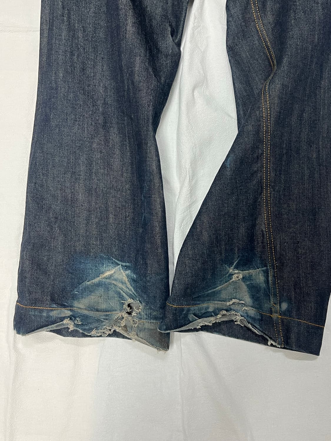 [30] 비비안웨스트우드 맨 트위스트 데님 팬츠 상품이미지5