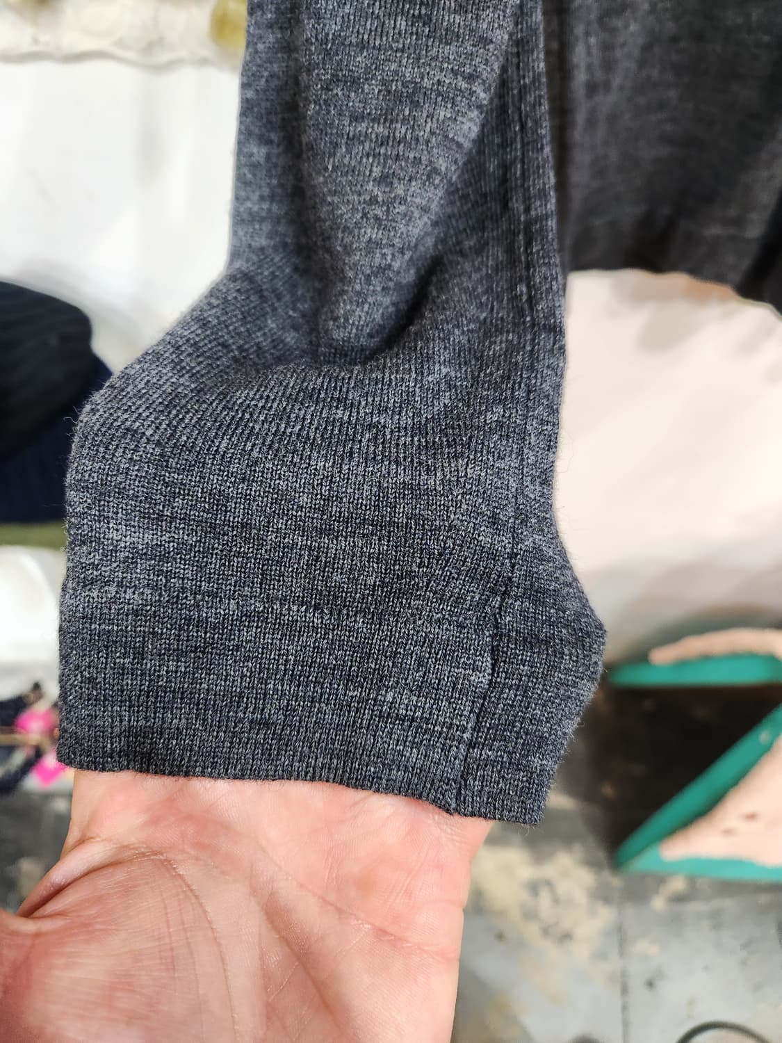 존스메들리 메리노울 진그레이 브이넥 니트

 상품이미지6