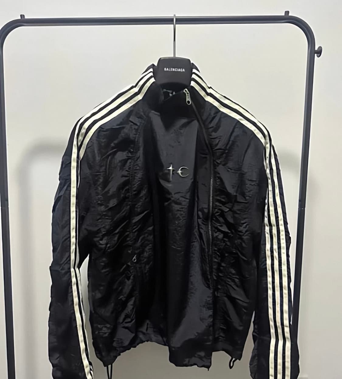 떠그클럽x아디디스 콜라보 바람막이  상품이미지1