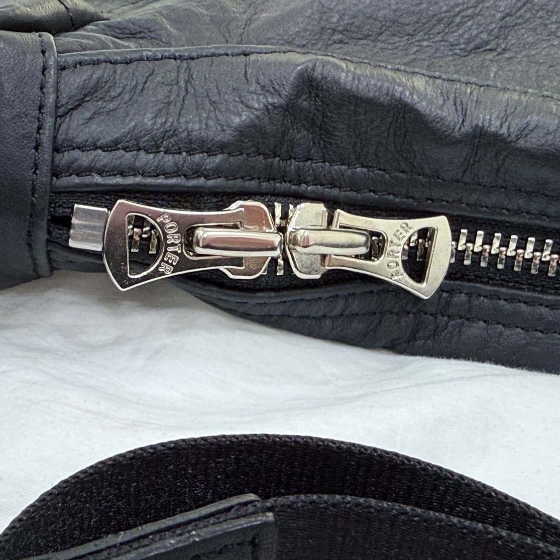 요시다 포터 프리스타일 다이니마 레더 숄더백 (블랙) 풀박스 상품이미지8