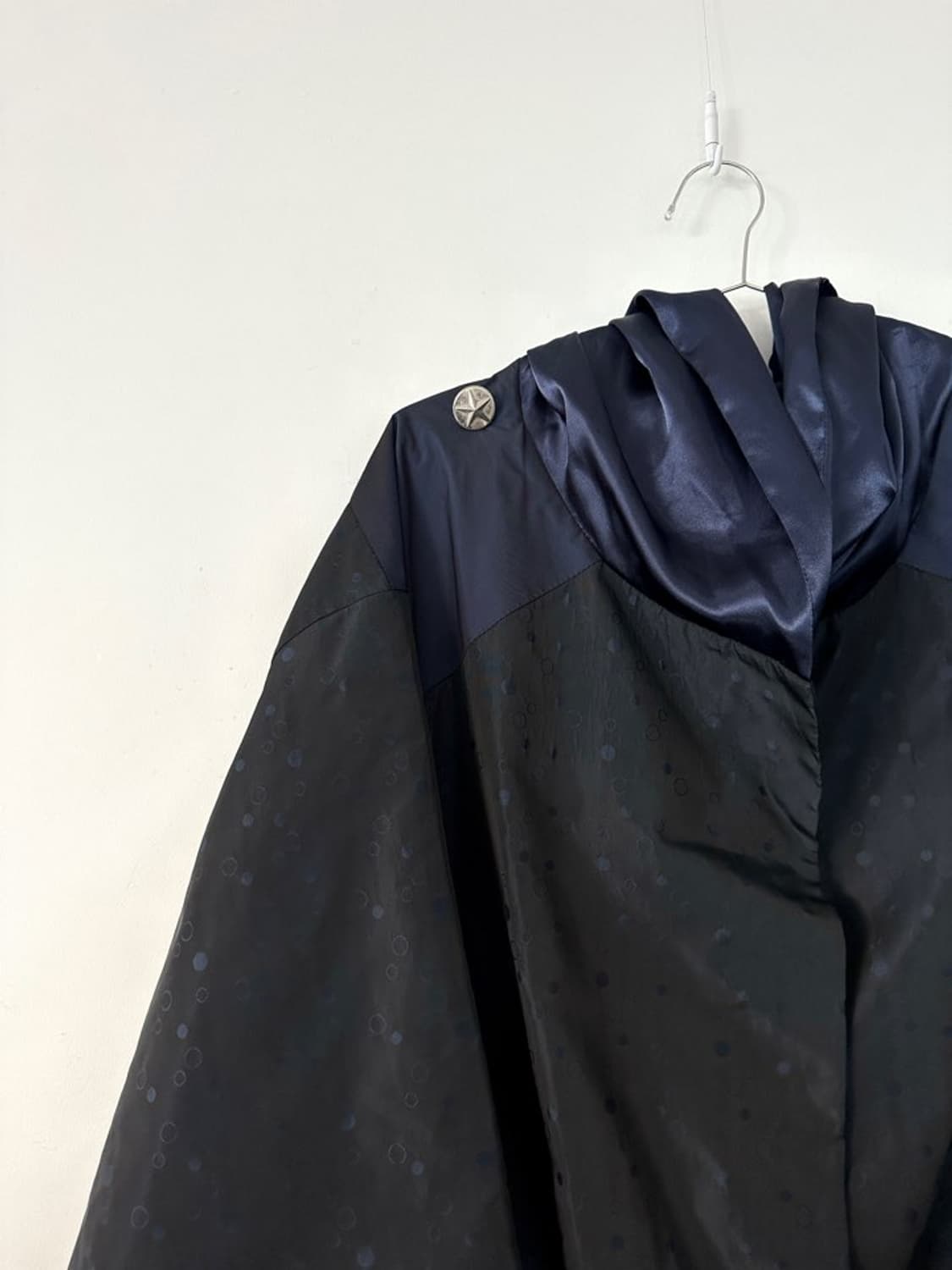 Dot glossy paded jacket / navy 상품이미지4
