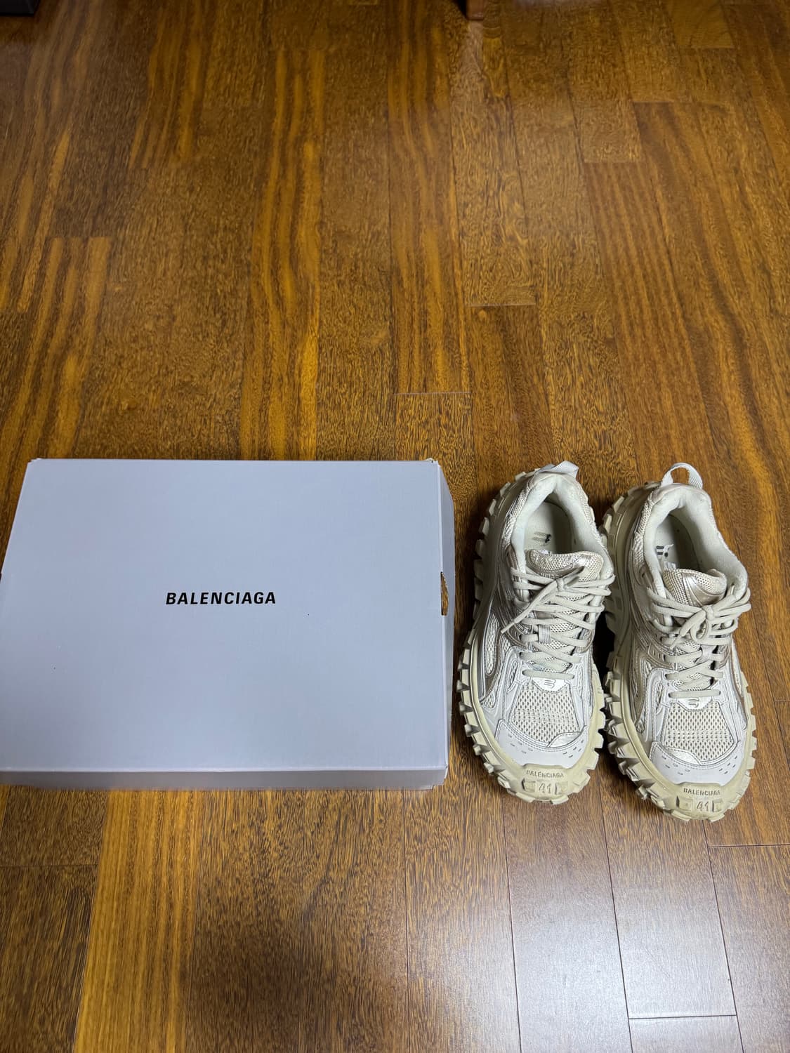 [41]발렌시아가 베이지 디펜더 상품이미지1