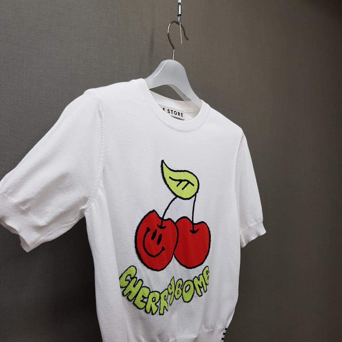 한섬 더스토어 2021 체리 그래픽 반팔 니트 탑 S사이즈 상품이미지3