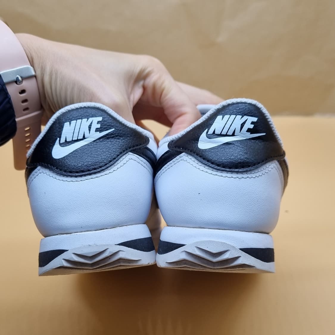 나이키 코르테즈 흰검 여성운동화240. 상품이미지4