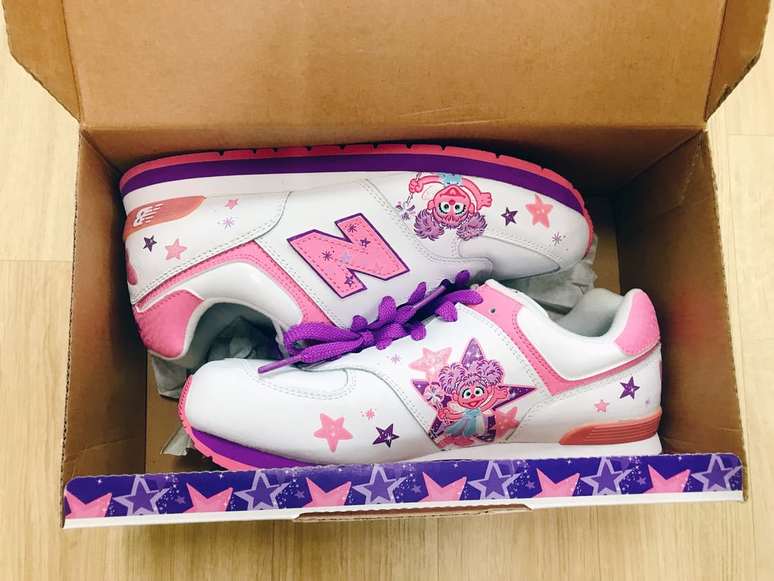 [새상품] 뉴발란스 574 한정판 세서미 스트리트 엘모시리즈 애비 상품이미지9