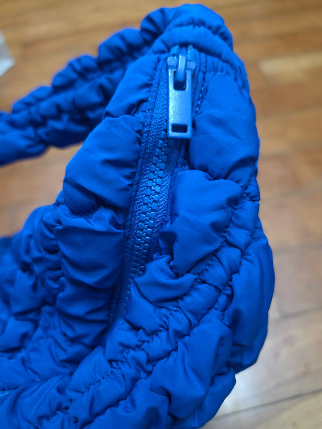 코스 오버사이즈 퀼트 구름백 상품이미지3