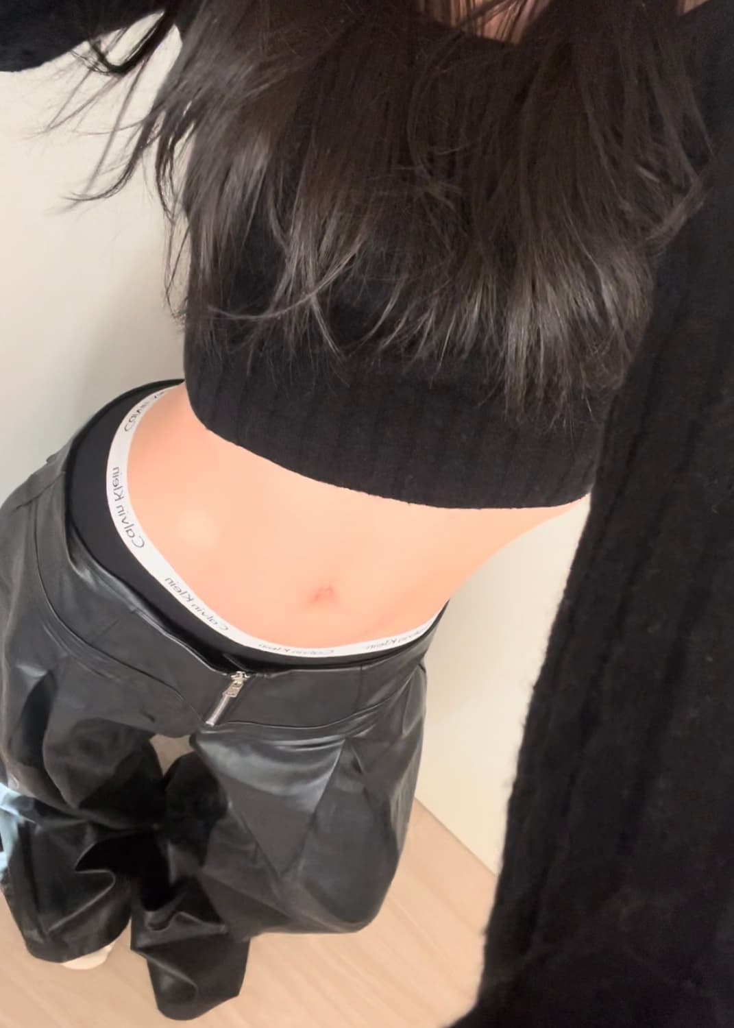 black leather wide-fit pants 상품이미지6