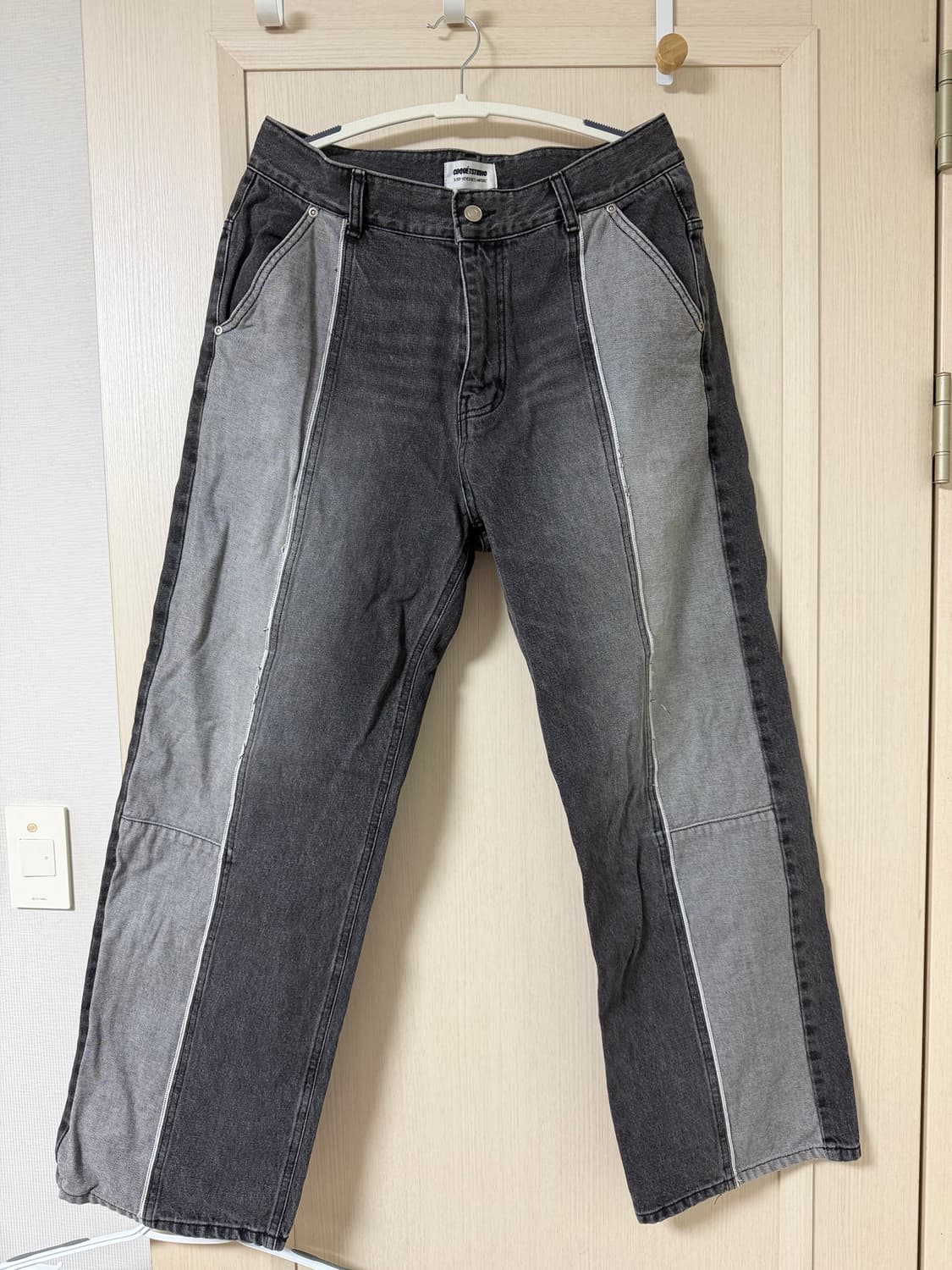 투톤 패널 디테일 블랙 데님 상품이미지1