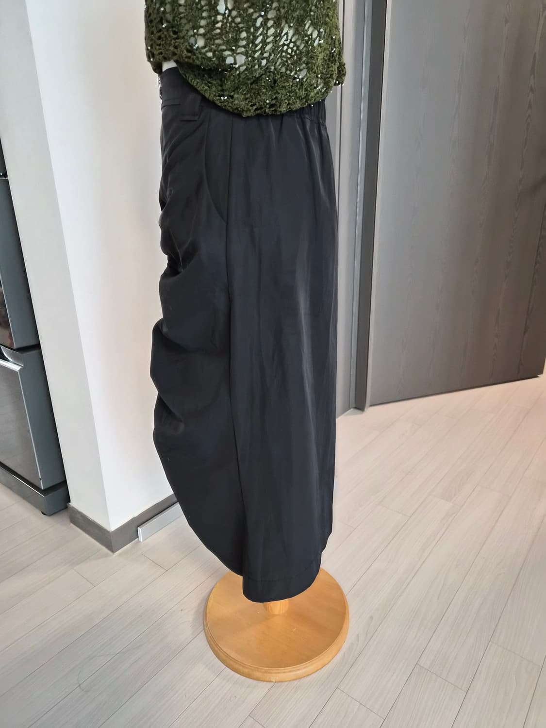 유니크한 앞지퍼 셔링 롱스커트  고프코어룩​ 상품이미지3