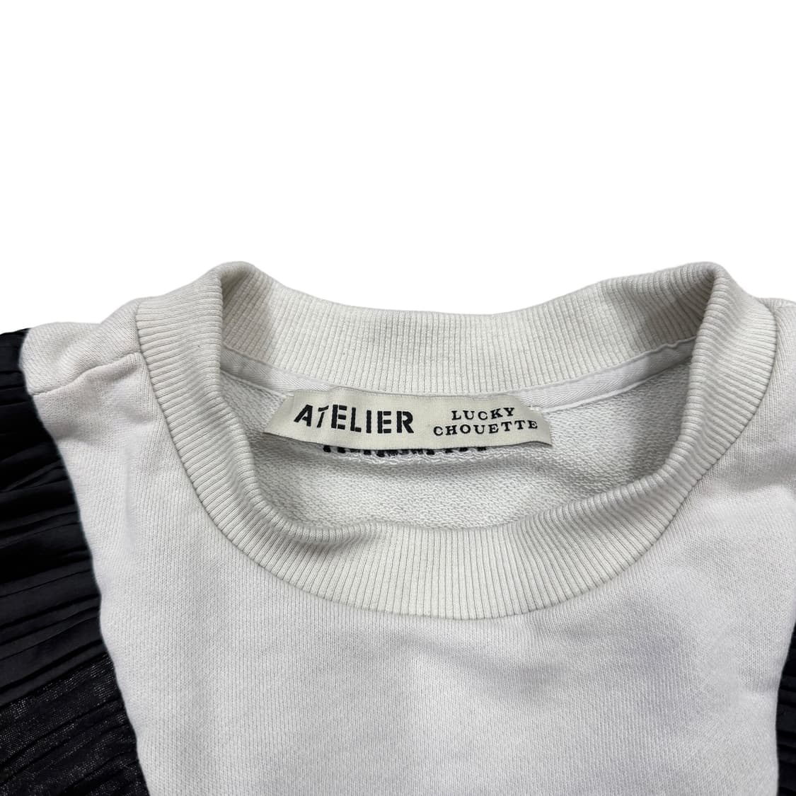 럭키슈에뜨 아뜰리에 프릴 맨투맨 블랙 36 상품이미지3