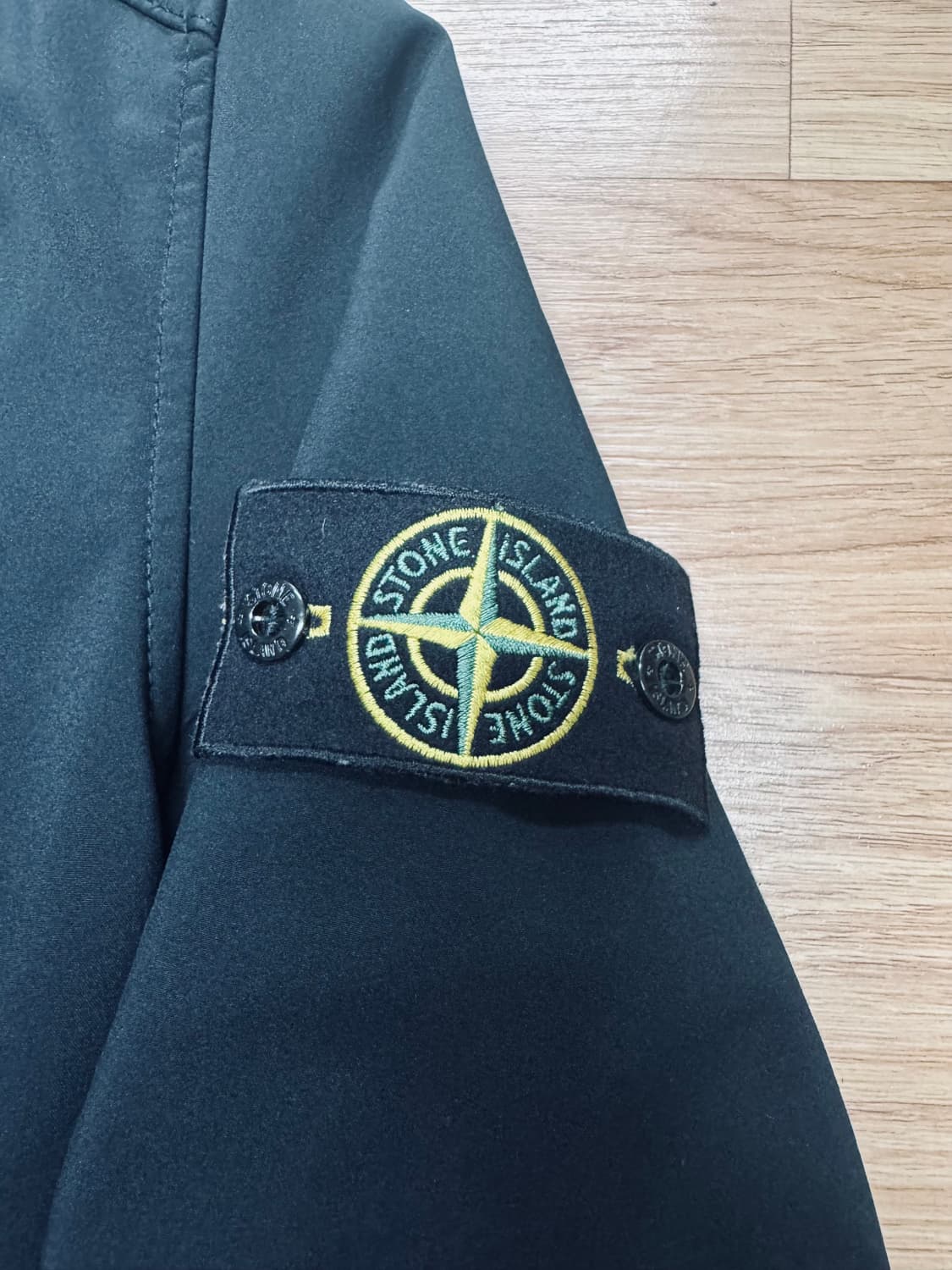 스톤아일랜드 소프트쉘 후드집업 블랙 M 상품이미지5