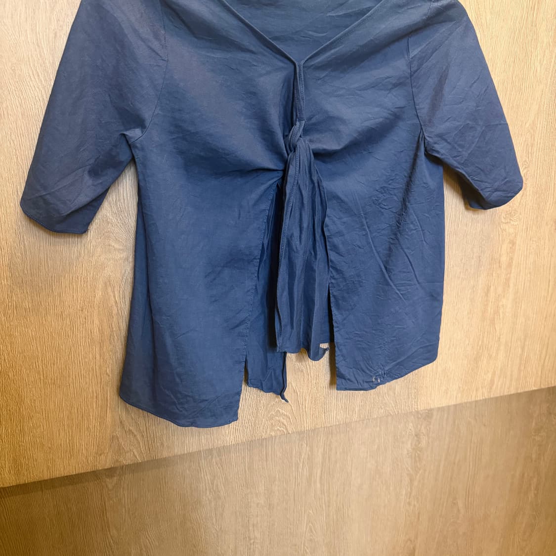 빈티지 반팔 블라우스 프론트 타이 스트랩 디테일 루즈핏 블랙 상품이미지4