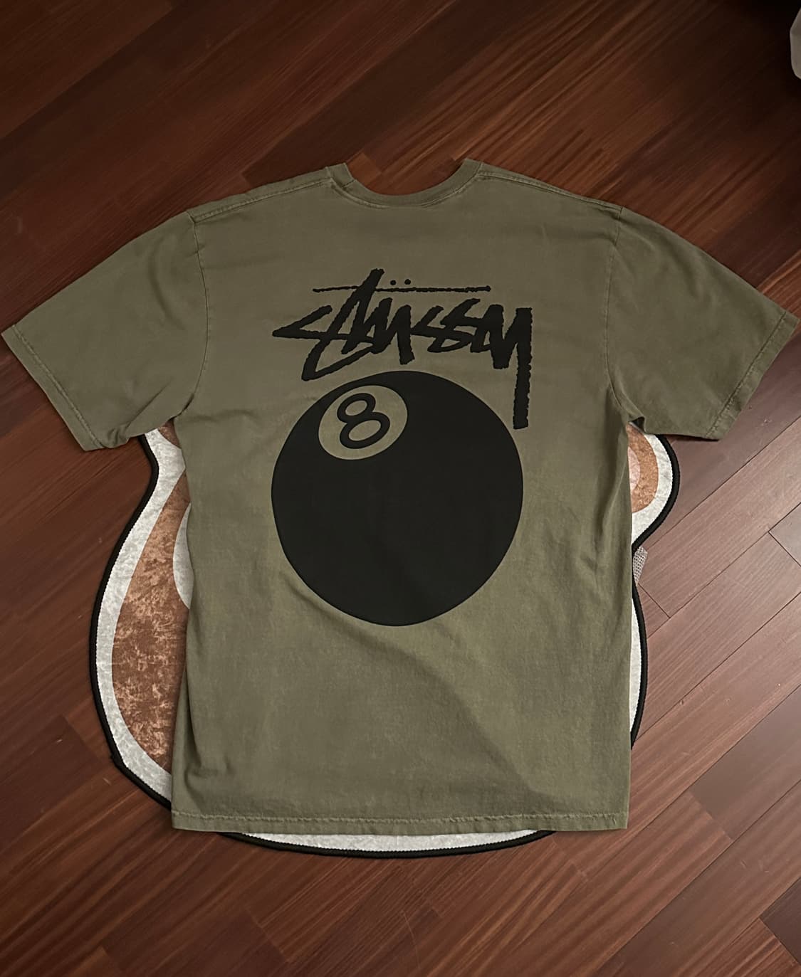 괌 매장 구매 스투시 8볼 카키색 반팔 상품이미지1