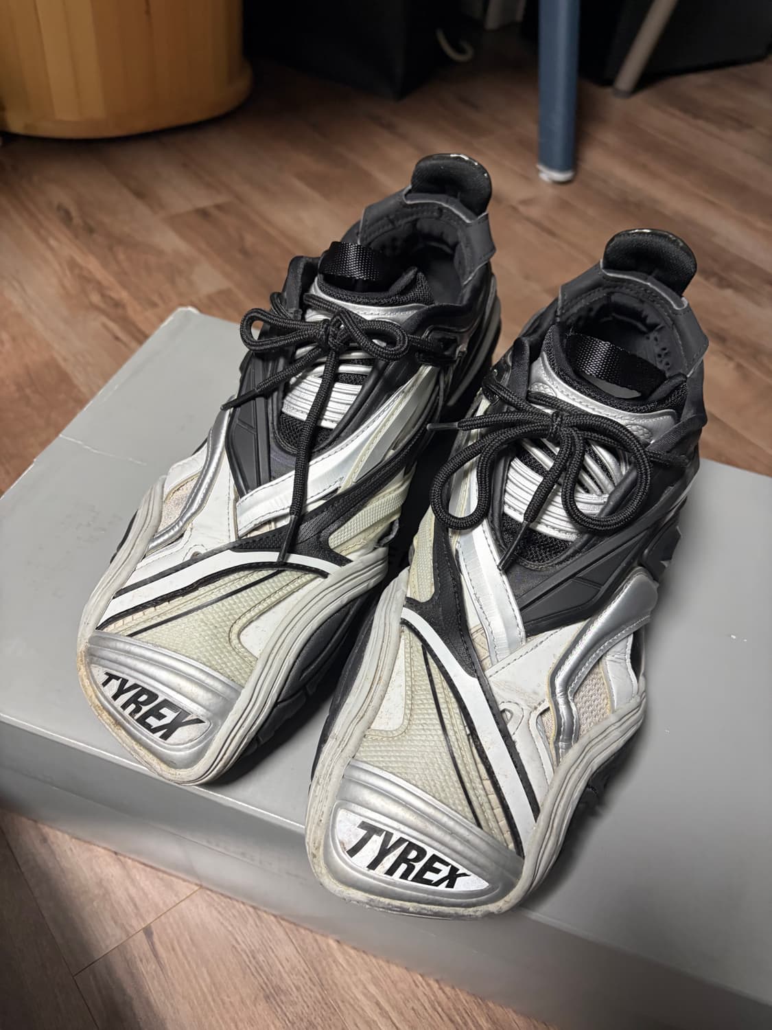 발렌시아가 타이렉스 42(270) 상품이미지1