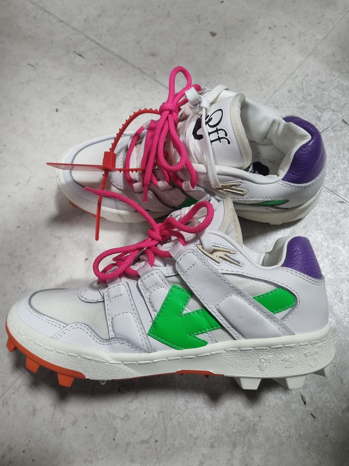 오프화이트 여성 스니커즈  상품이미지2