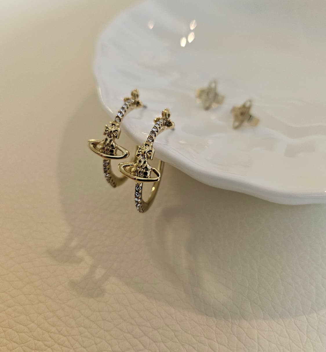 비비안웨스트우드 업사이클링 후프링 금장 귀걸이 상품이미지5