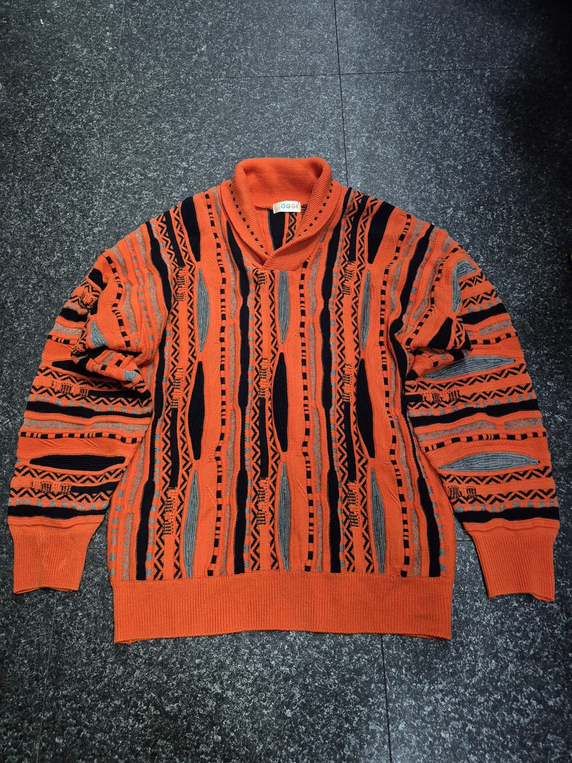 COGGI 오렌지 패턴 플레임 케이블 니트 남성 100사이즈 상품이미지1