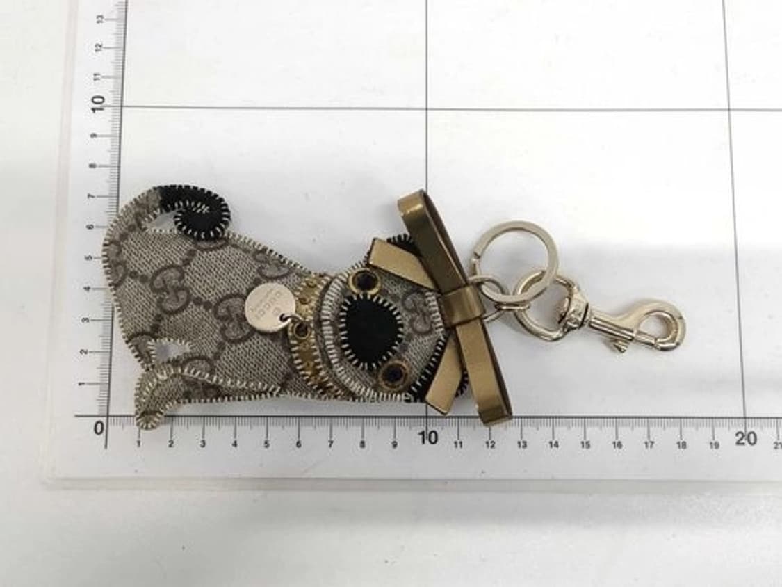 복원 예정] 구찌(GUCCI) 퍼그 가죽 키링 '올리버' 상품이미지7