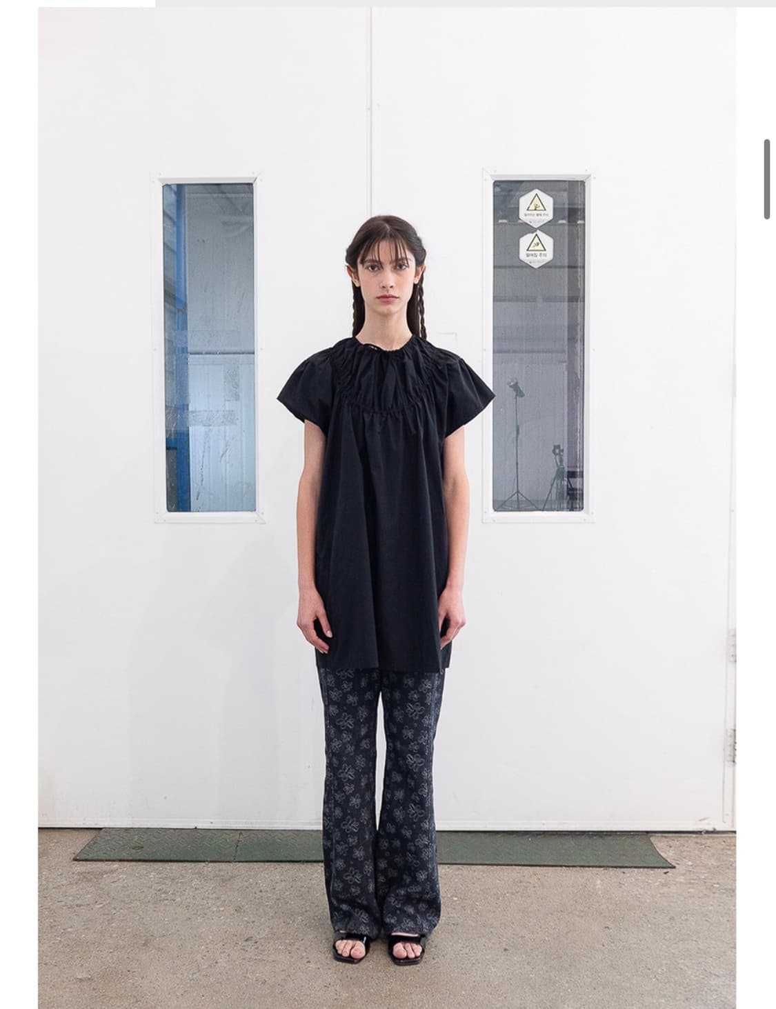 버뮬라 라인 부츠컷 데님팬츠 블랙 상품이미지1