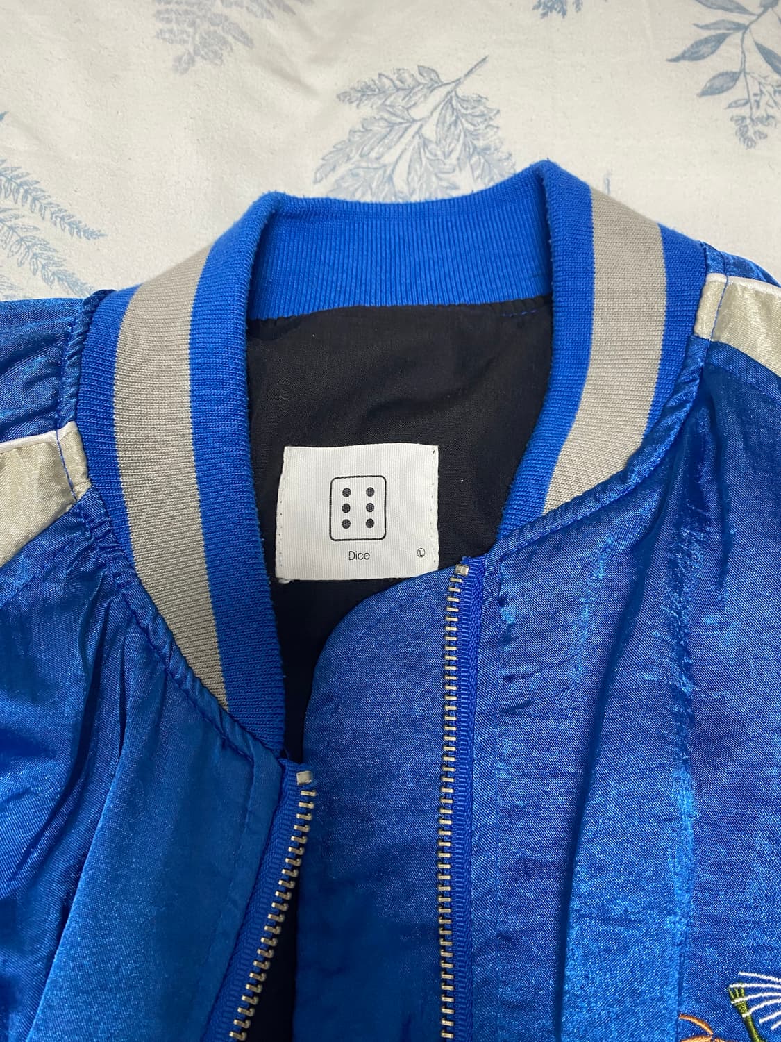 Dice 사틴자켓팝니다 상품이미지2