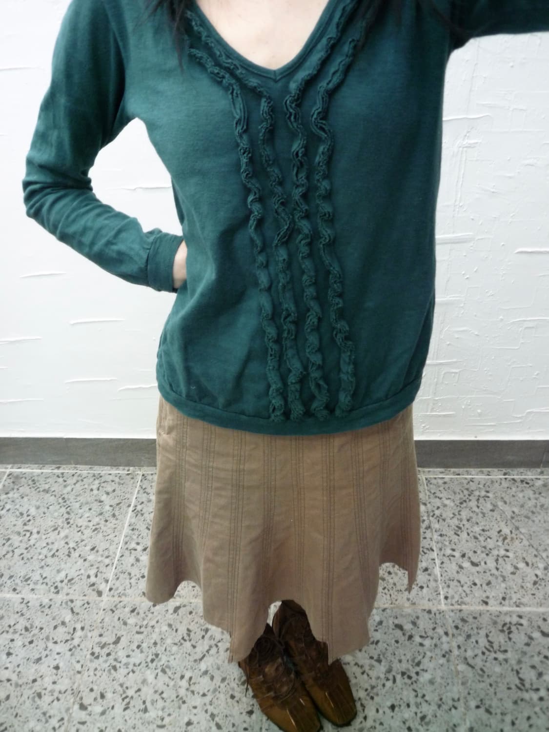 Forest ruffle v-neck tee 상품이미지2