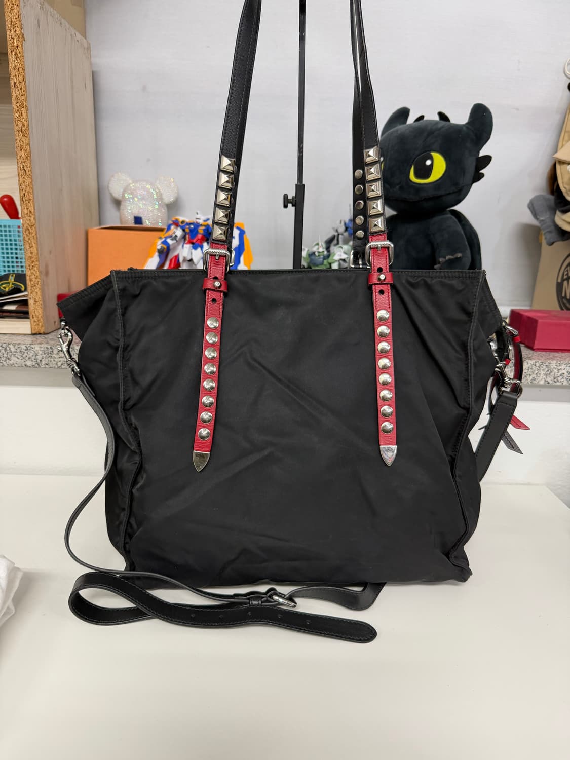 정품) 프라다 테수토 스터드 나일론백  상품이미지4