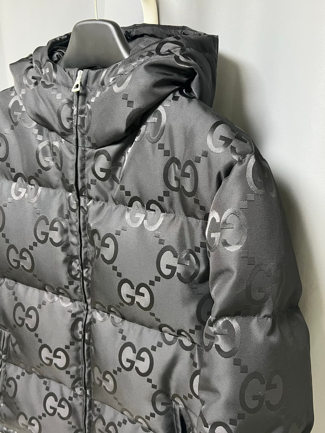 [정품] 백화점판 , 새상품급 / 46 구찌 GG 로고 패딩 블랙 상품이미지2