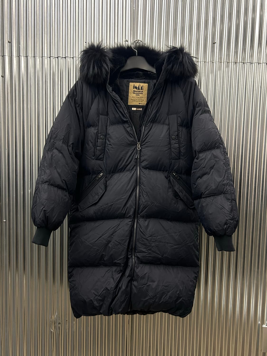 마모트 Marmot클래식 구스 다운 라쿤 후드 네이비 상품이미지2