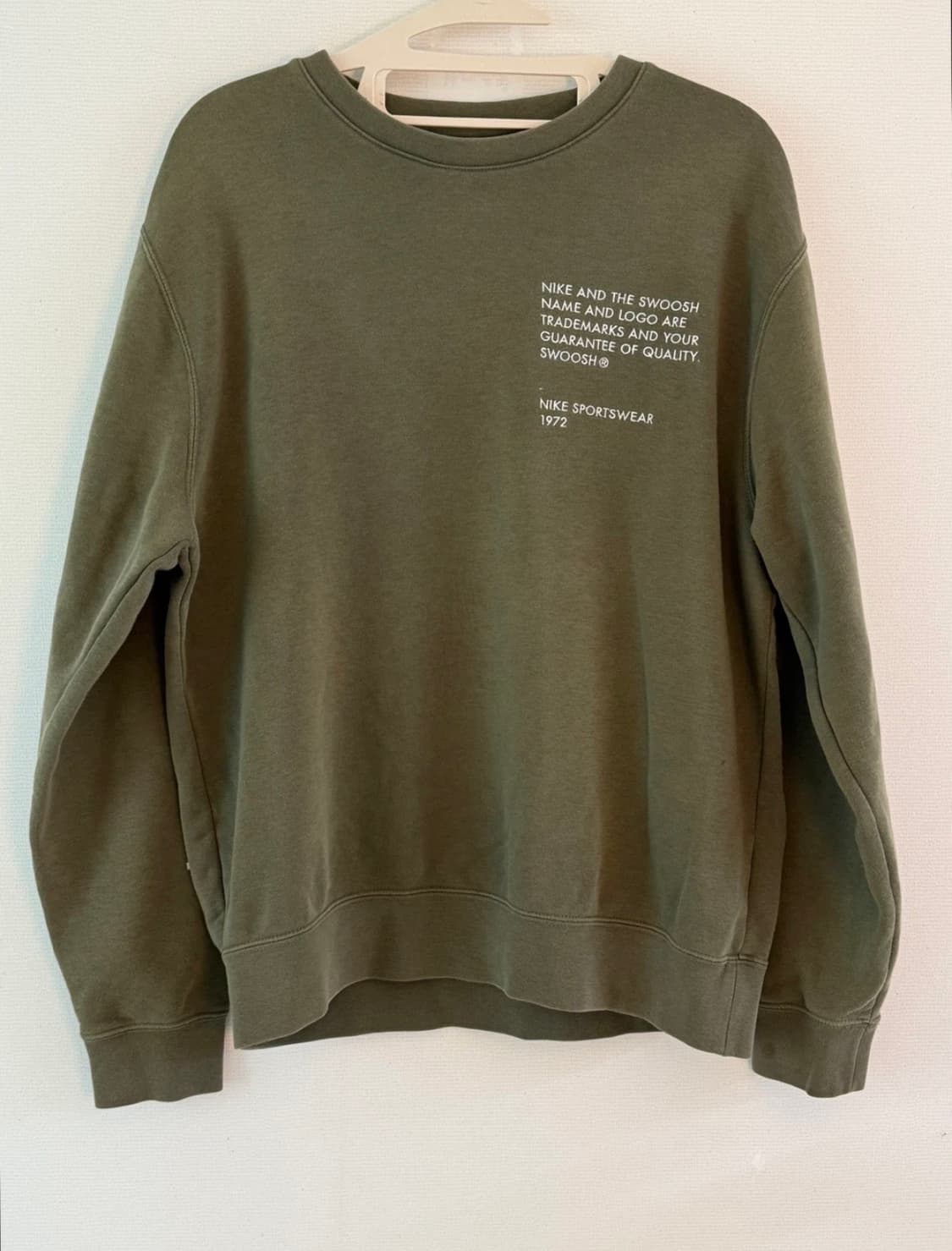 나이키 스우시 맨투맨 카키 상품이미지1