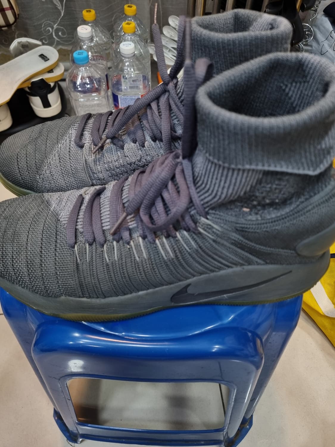 나이키 회색 운동화 상품이미지3