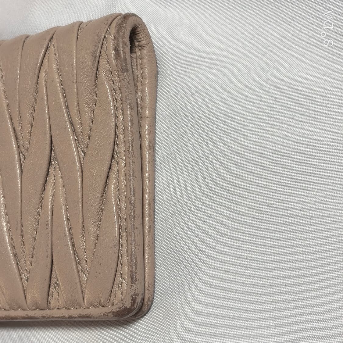 미우미우 마테라쎄 카드지갑 베이지 상품이미지5