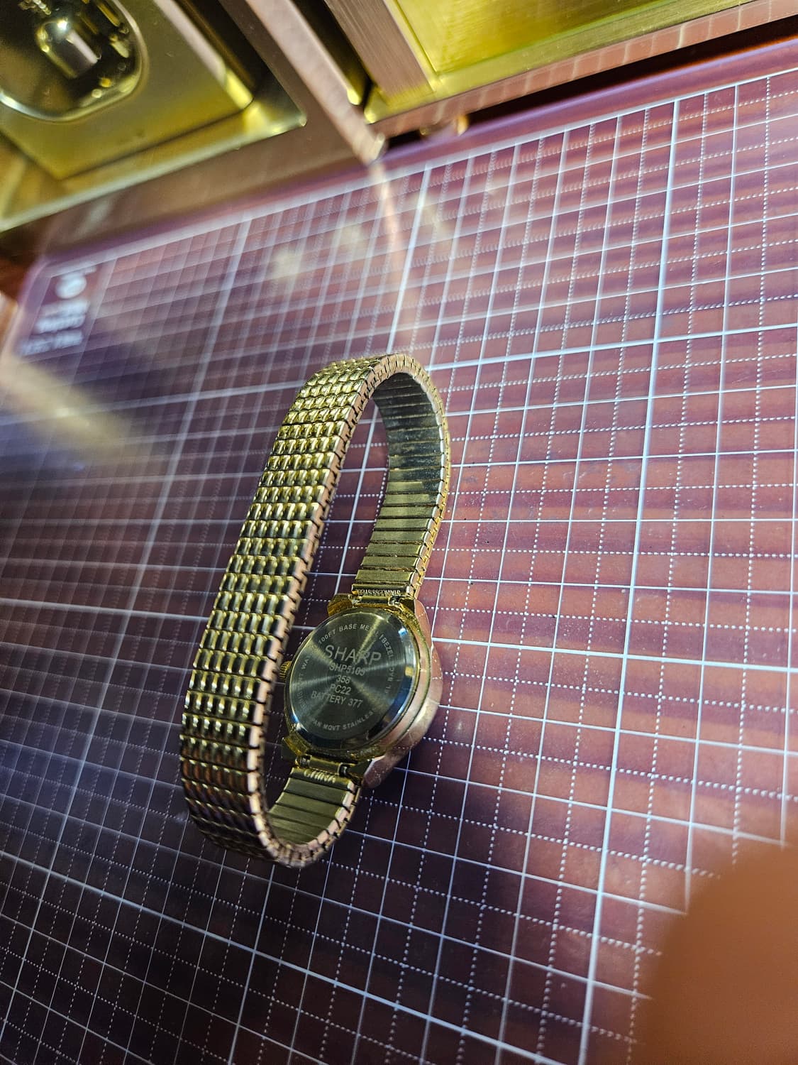 샤프 여성시계 빈티지 금장 쿼츠 데이트  상품이미지4