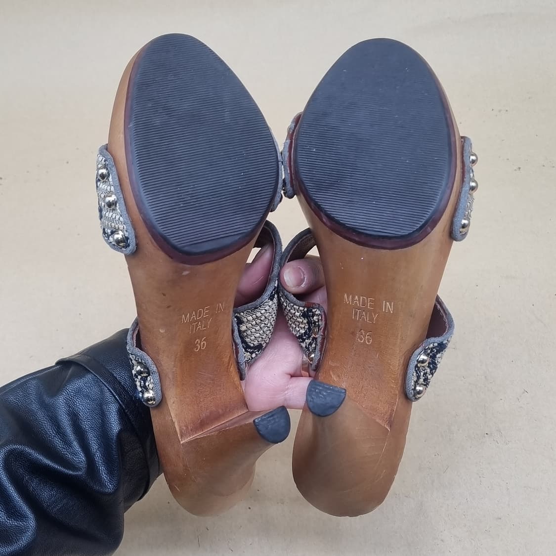 셀린느 여성슬리퍼230 굽9 상품이미지3