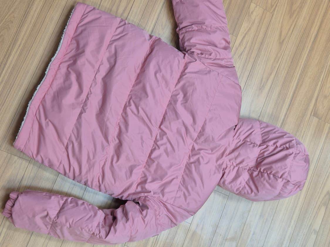 K2 핑크 패딩 90사이즈 판매합니다. 솜털, 깃털 충전재로 가벼우면서  상품이미지2