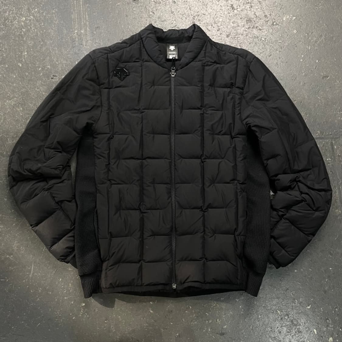 100 데상트 경량 패딩 상품이미지1