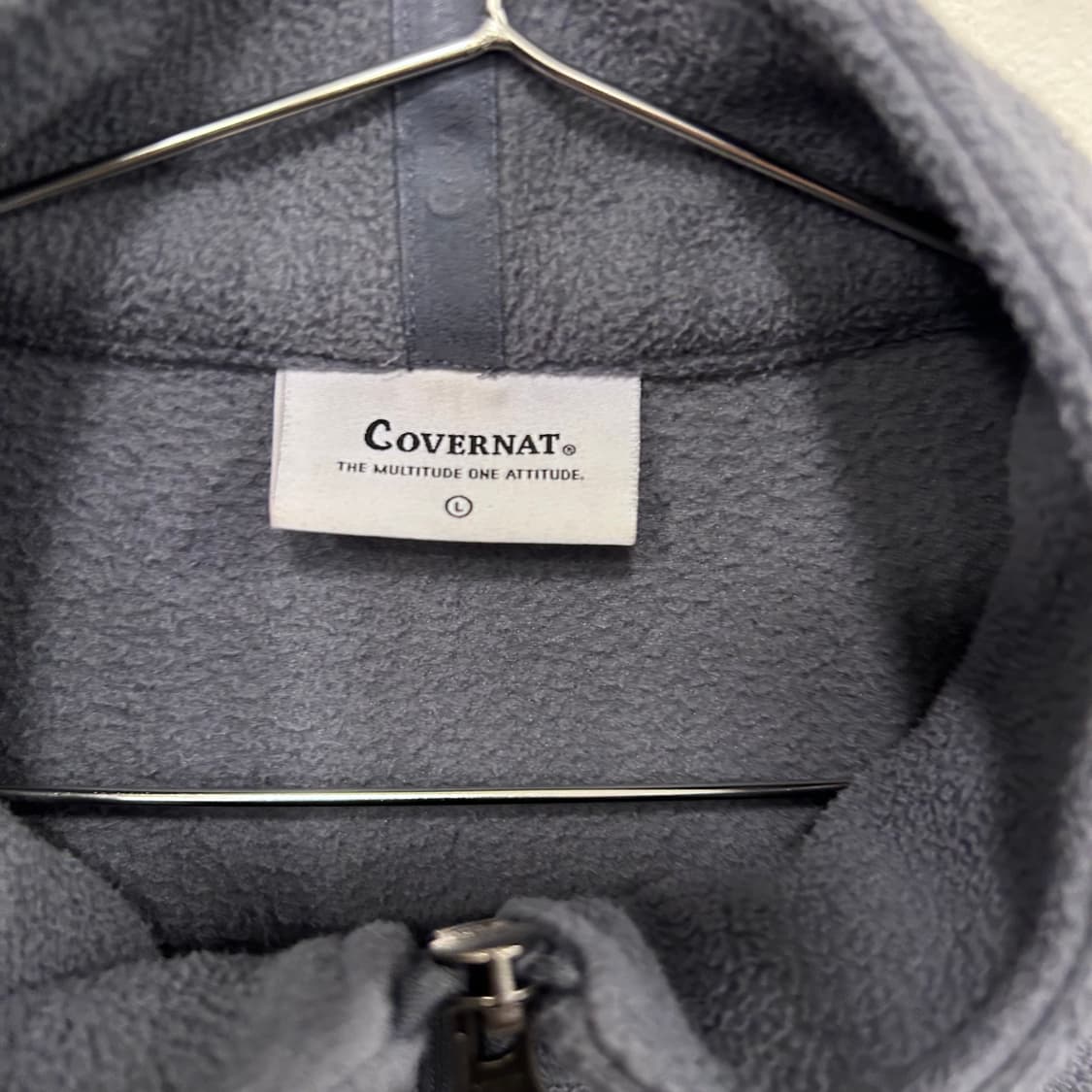 커버낫 스몰 와펜로고 하이넥 집업 플리스 상품이미지3