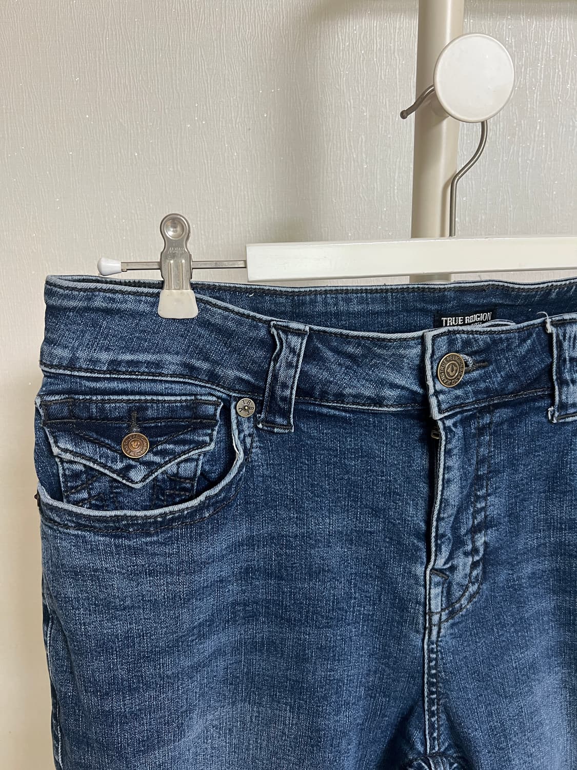 True Religion 트루릴리전 시그니처 플랩 포켓 중청 데님 (36 상품이미지5