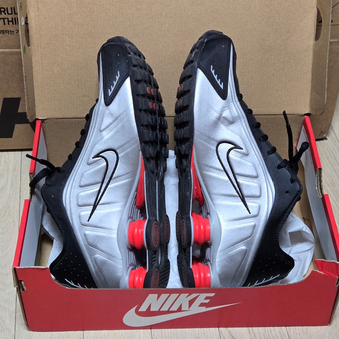 나이키 샥스 R4 레드 280 상품이미지2