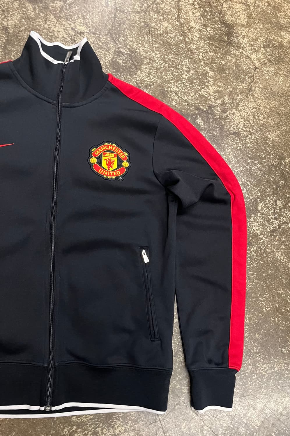 10s 나이키 맨체스터유나이티드 블랙 레드 트랙 자켓 상품이미지6