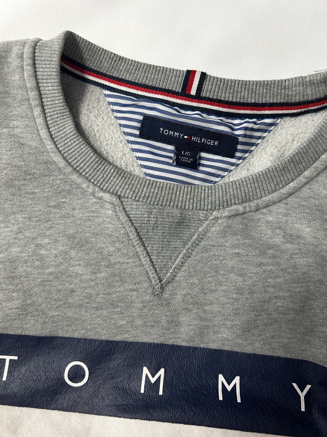 [TOMMY HILFIGER] 빈티지 플래그 맨투맨 (Grey) 상품이미지4